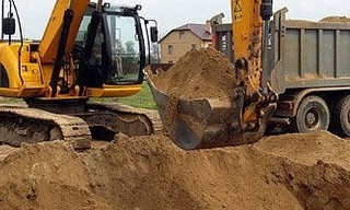 Выкопать яму экскаватором в Саянске от 929 руб. - 2Землекопа-Сск