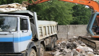 Вывоз строительного мусора с участка в Саянске недорого от 1548 руб. | 2Землекопа-Сск